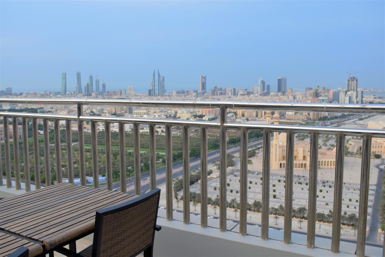 Wyndham Garden Manama Hotel Exterior photo